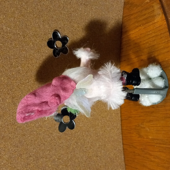 "Every home should own a knome."Cute angel knome Valentine barbie color theme 6" - Picture 4 of 7